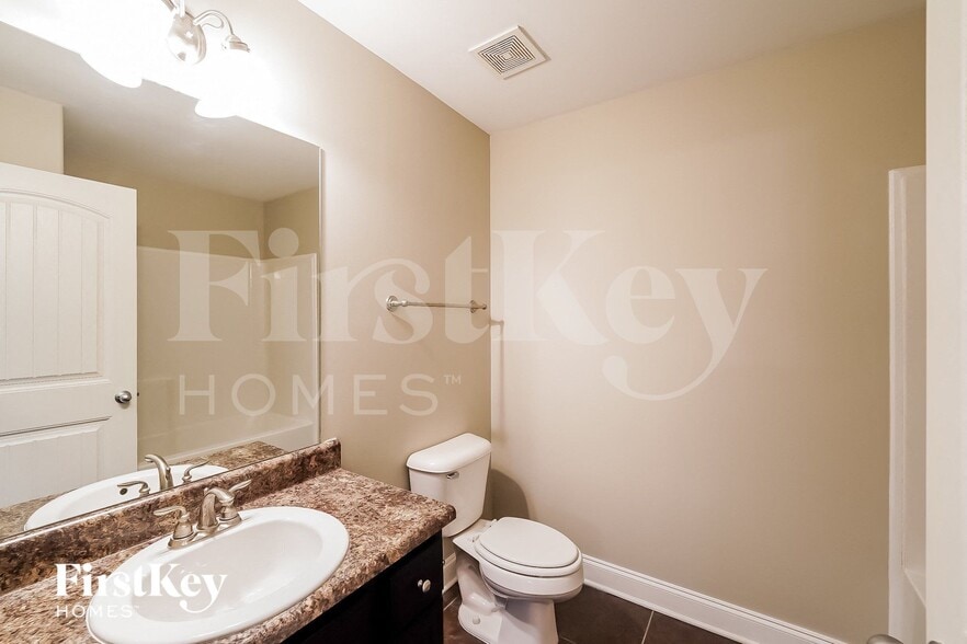 Building Photo - 855 Clover Ave