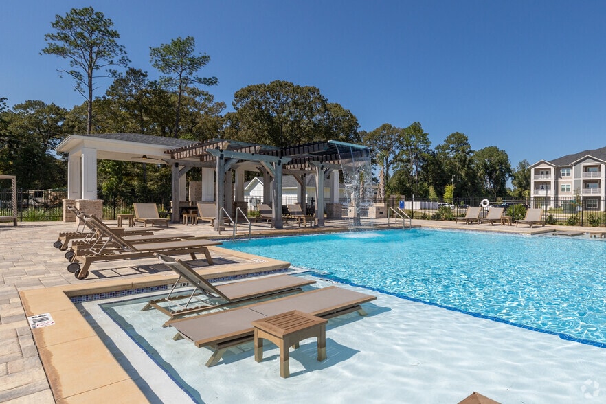 Primary Photo - The Exchange at Crestview