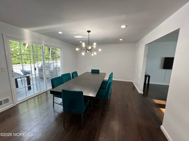 Building Photo - 8 Ridge Rd