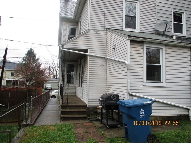 Building Photo - Completely remodeled, spacious Twin Attached home with private backyard - $2,100