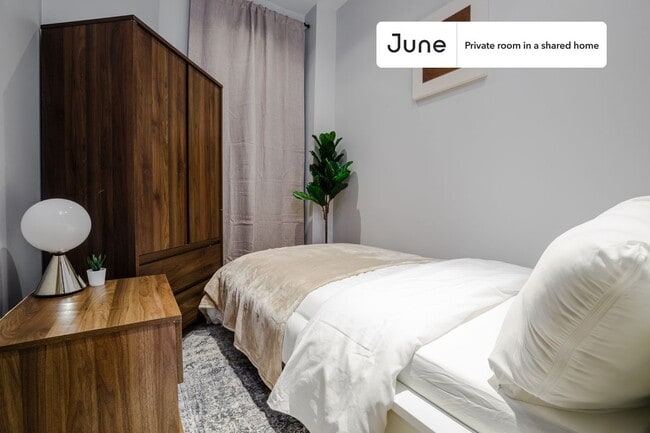 Building Photo - 509 E 87th St