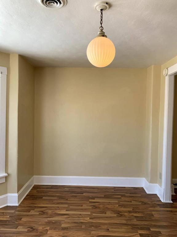 Building Photo - 204 1/2 Cedar St