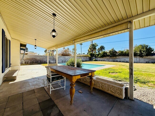 Building Photo - Classic McNeil Estates Ranch-style home-ALL UTILITIES, POOL AND LANDSCAPING INCLUDED WITH RENT!
