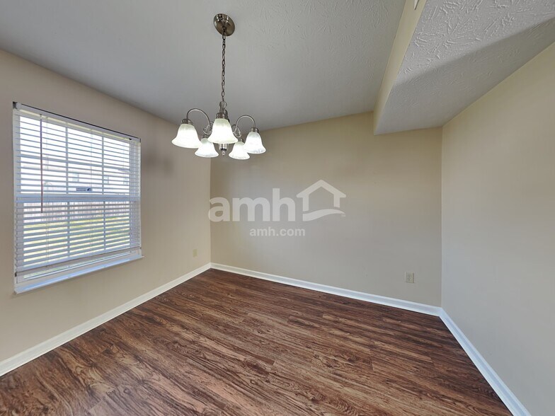 Building Photo - 5633 Rambling Dr