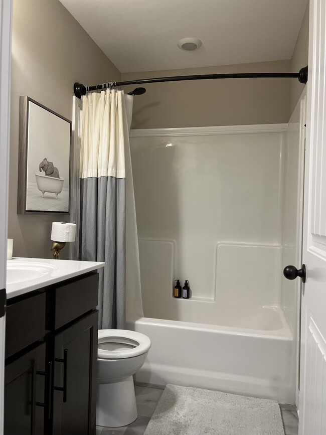 guest bathroom tub/ shower combo - 2053 Jackie Lorraine Dr