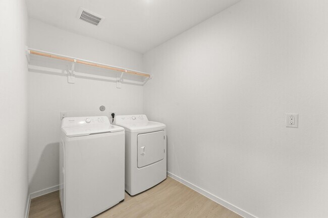 Building Photo - 3061 Sunrise Dr