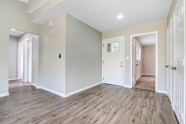 Building Photo - 713 W Ave H-10