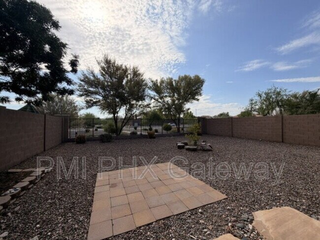 Building Photo - 5169 S Moccasin Trail