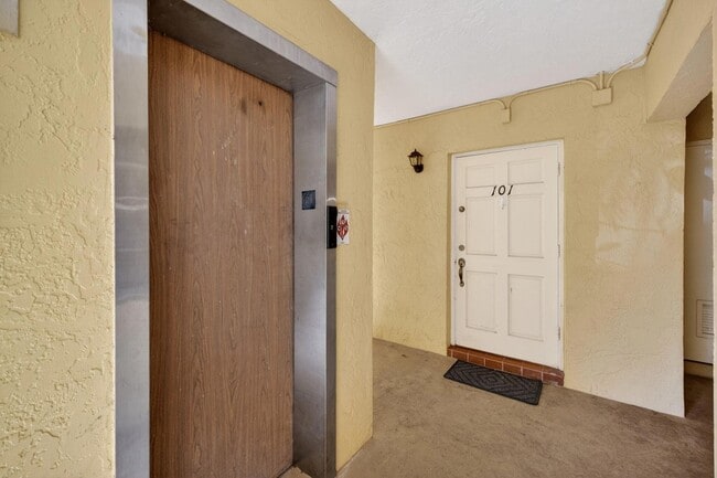 Building Photo - 901 NE 3rd St