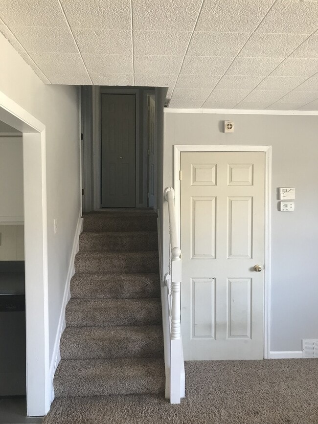 Building Photo - 3 bedroom 1.5 bathroom house in Gahanna fo...