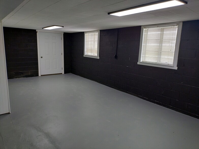 Building Photo - 6694 Boneta Rd