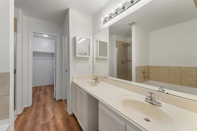 Building Photo - 446 Laurel Sage Dr
