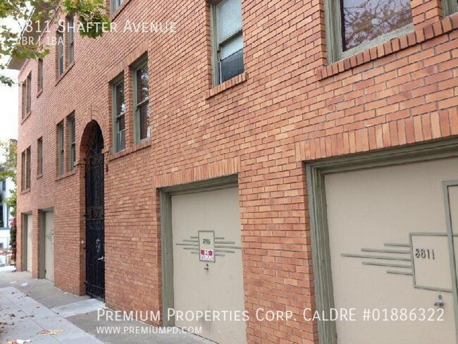 Building Photo - 3811 Shafter Ave