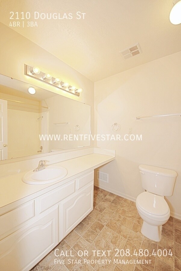 Building Photo - 2110 Douglas St