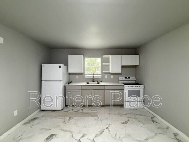 Building Photo - 1322 N Birmingham Pl
