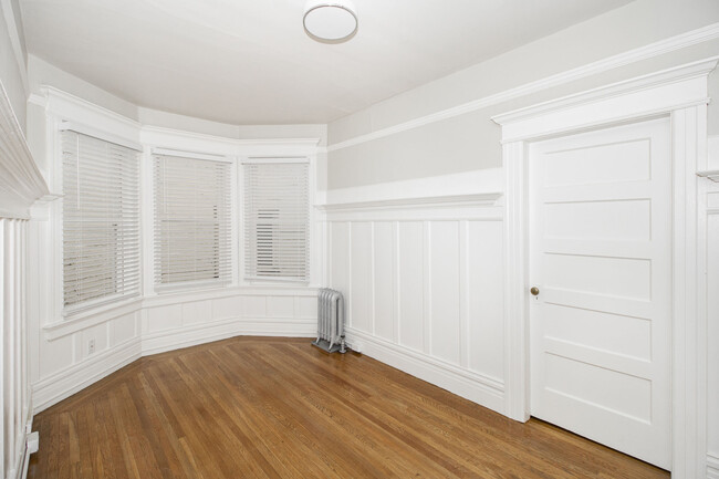 Interior Photo - 2128 Van Ness