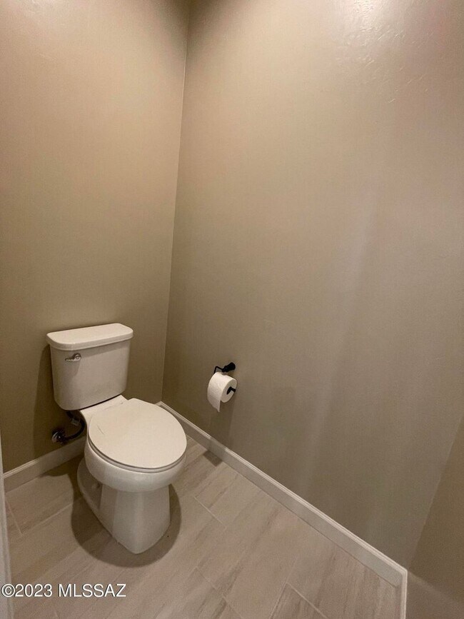 Building Photo - 4 Bed / 3 Bath Energy-efficient home! High...