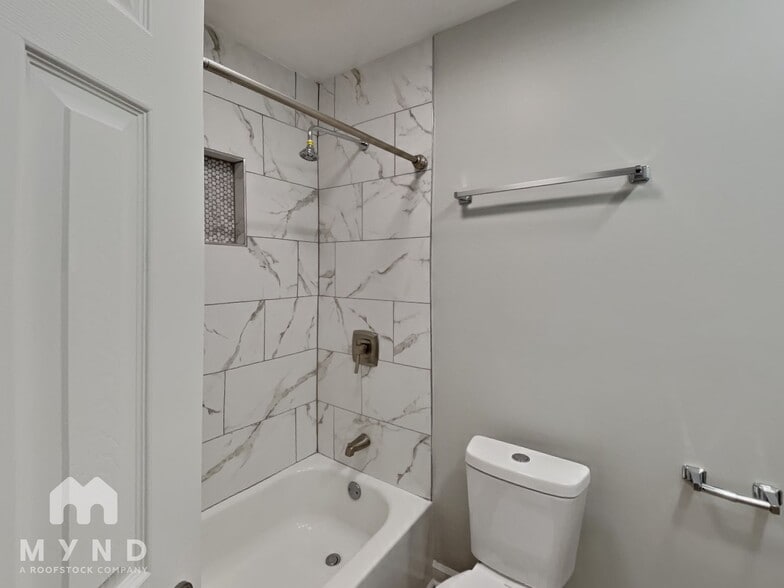 Building Photo - 900 Chalmers St