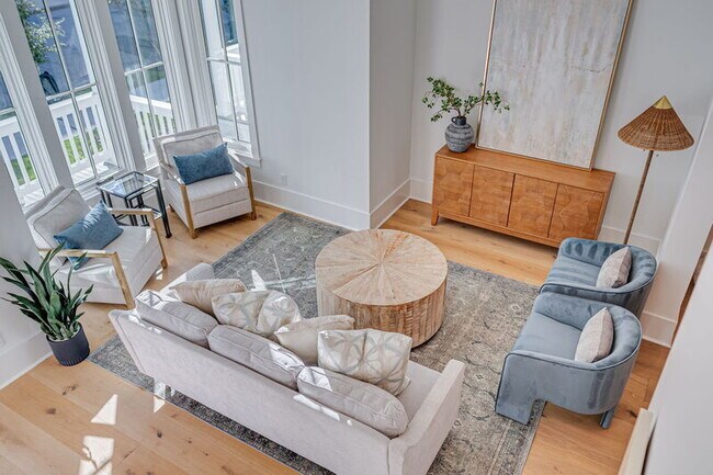 Building Photo - 302 W 38th St