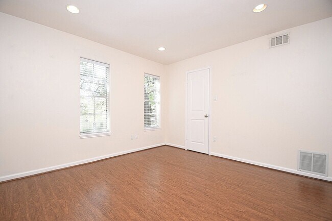 Building Photo - 13240 Trail Hollow Dr