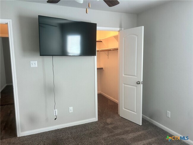 Building Photo - 1127 Kiskadee Branch Dr