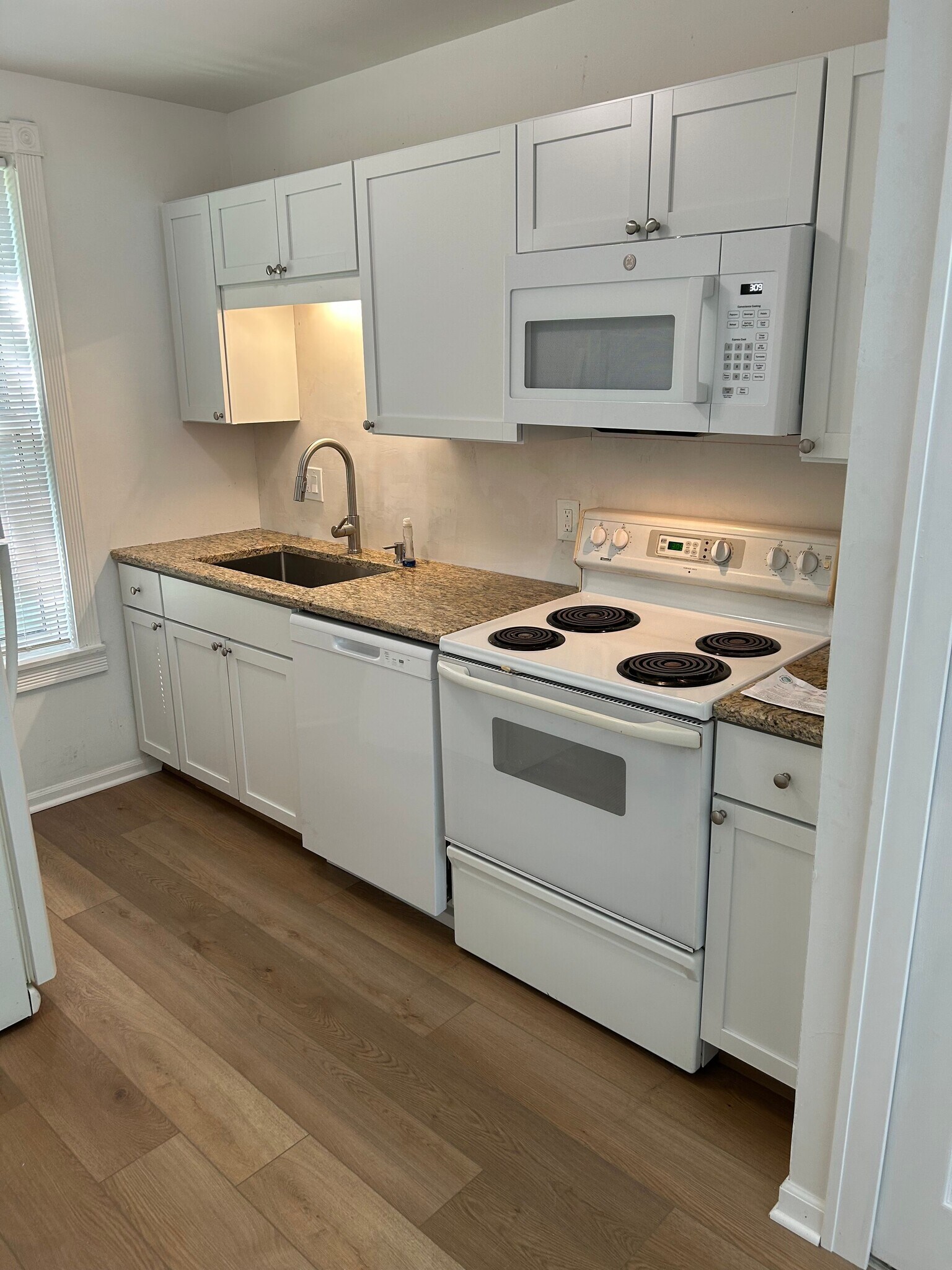 Building Photo - 130 Grand Ave