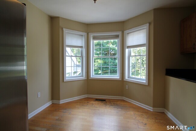 Building Photo - 8005 Heartwood Ln
