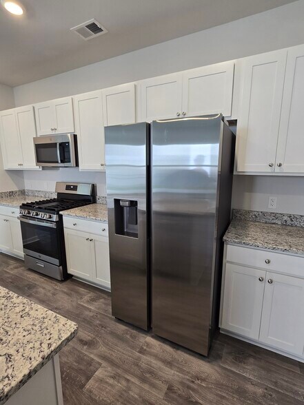 Building Photo - 138 Saltgrass Way