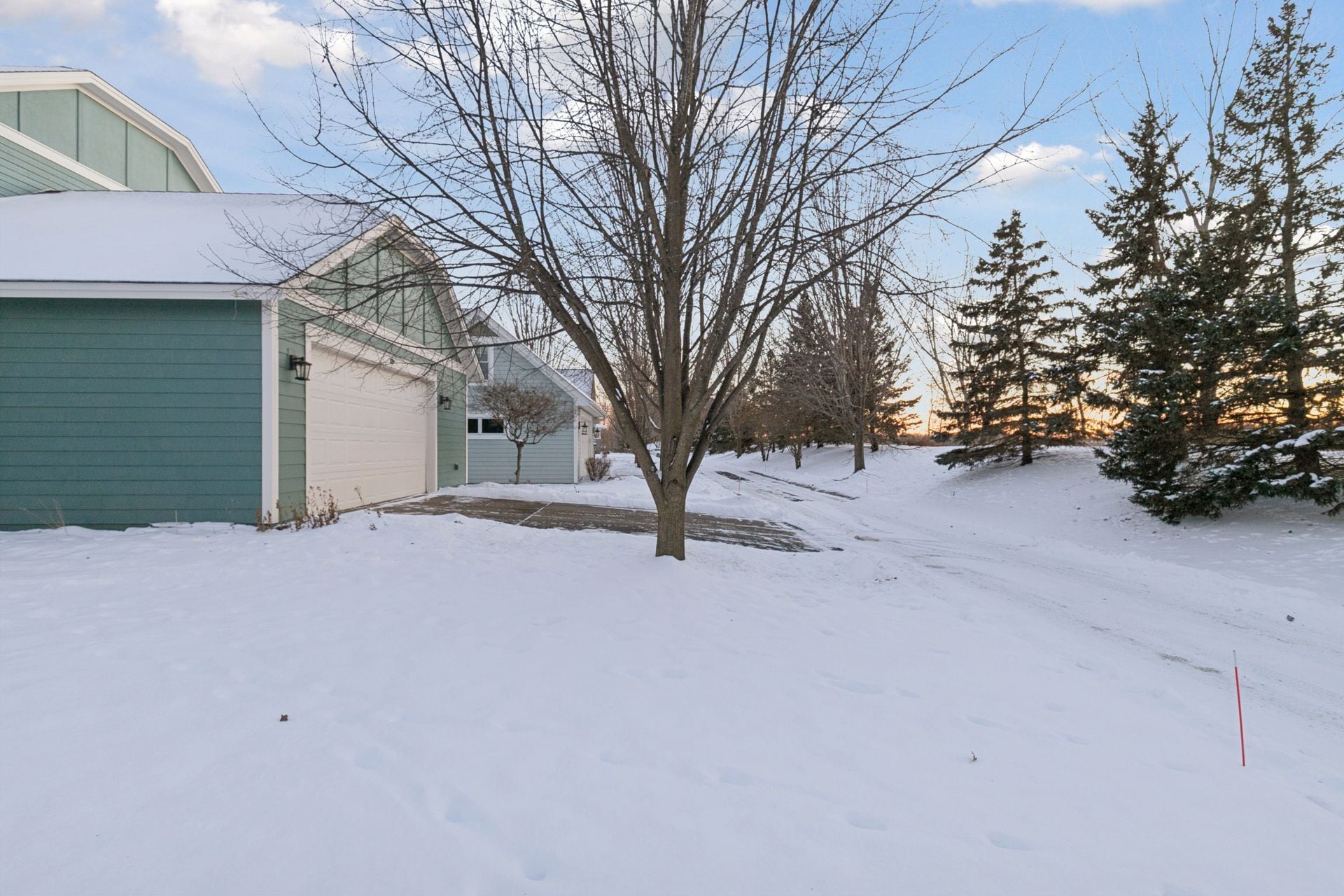 Building Photo - 14246 Garden Way N