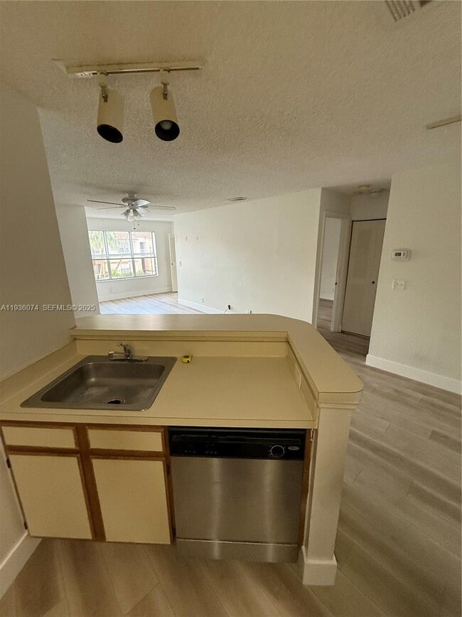 Building Photo - 3350 Pinewalk Dr N