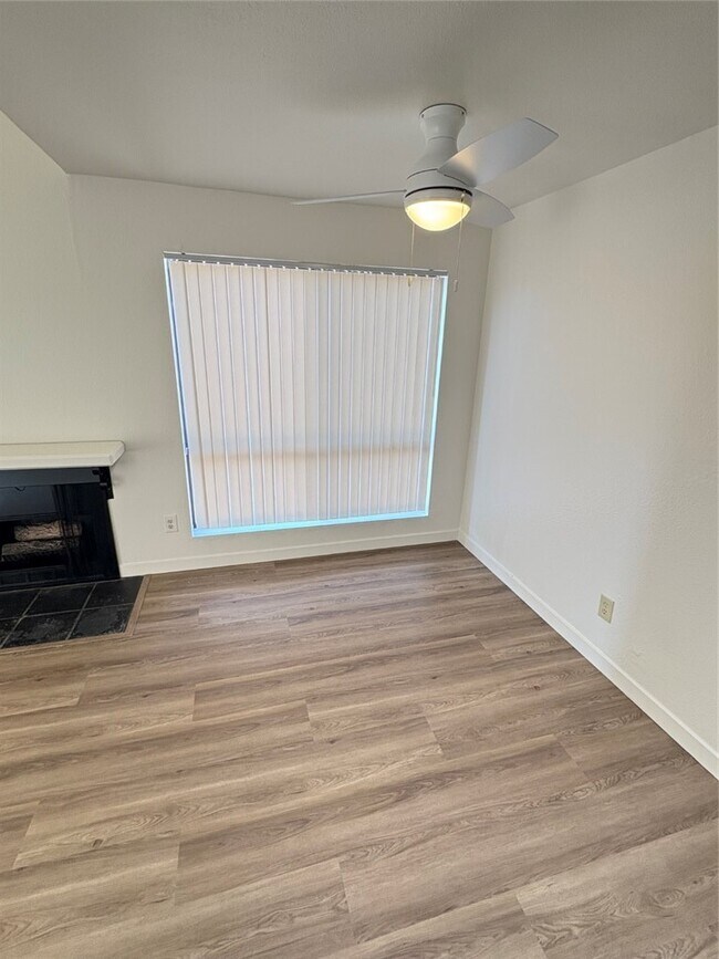 Building Photo - 2323 Whitesands Dr