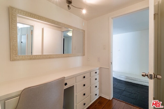 Building Photo - 5652 Fallbrook Ave