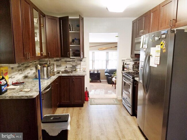 Building Photo - 324 Swarthmore Rd