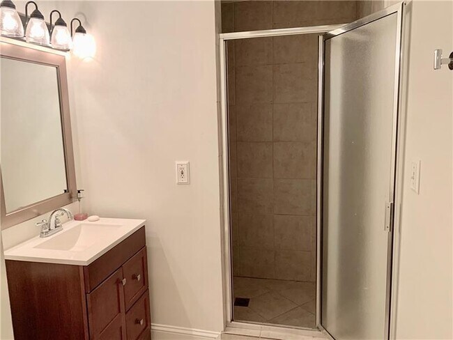 Building Photo - 90 Fairlie St NW