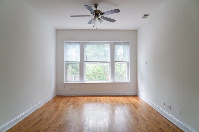 Building Photo - Uptown - 2 Bed / 1 Bath - In-Unit Laundry
