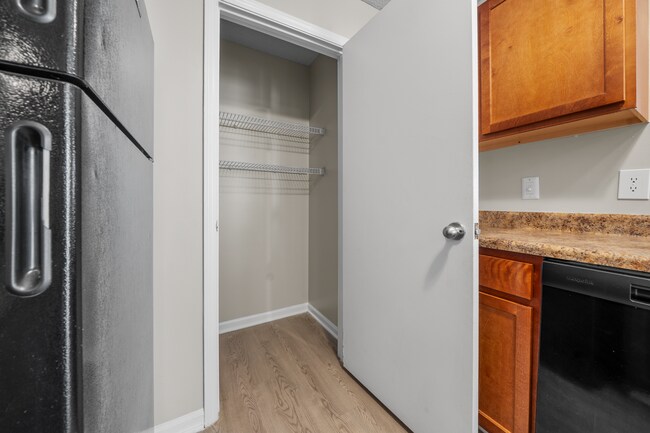 Building Photo - 2421 Hill St