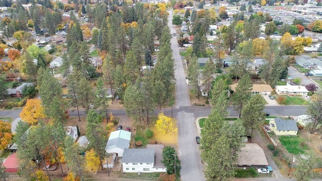 Building Photo - Charming 3 Bedroom 2 Bath House Near EWU!!