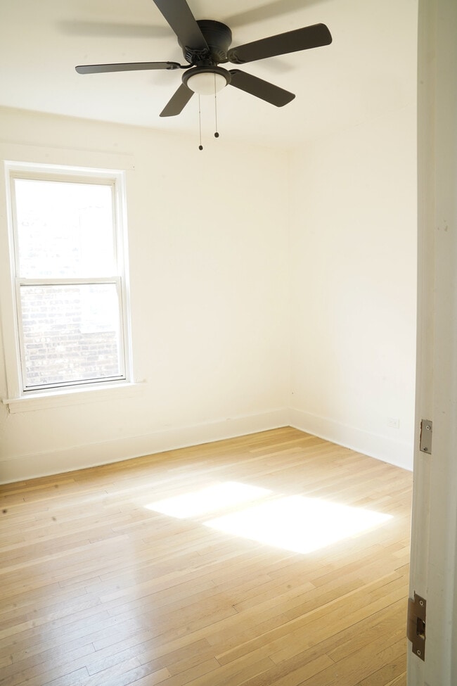 Building Photo - 154 N Lamon Ave