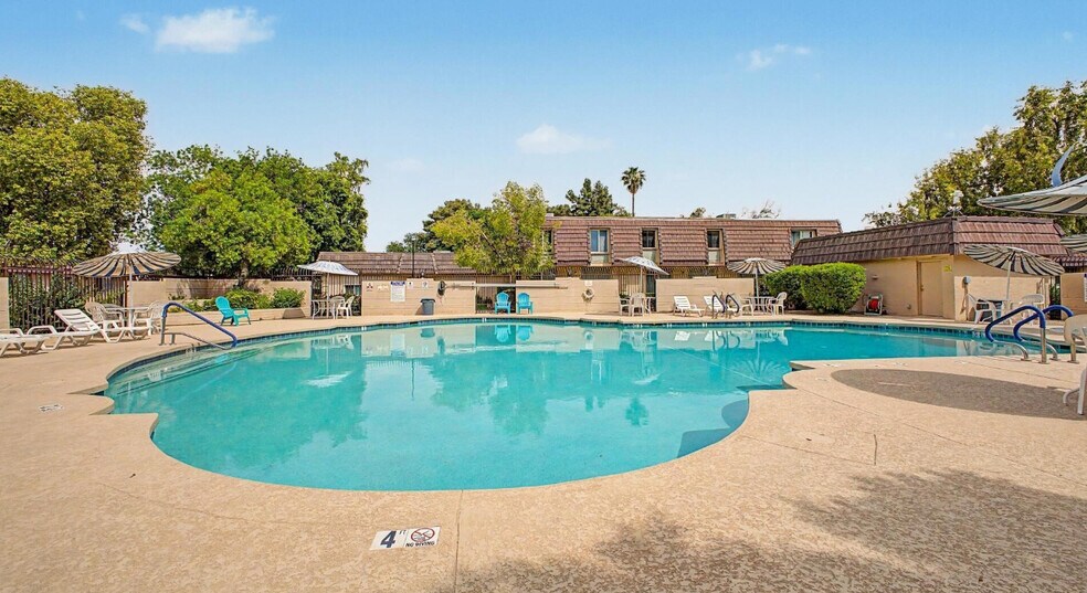 Building Photo - 1623 E Malibu Dr