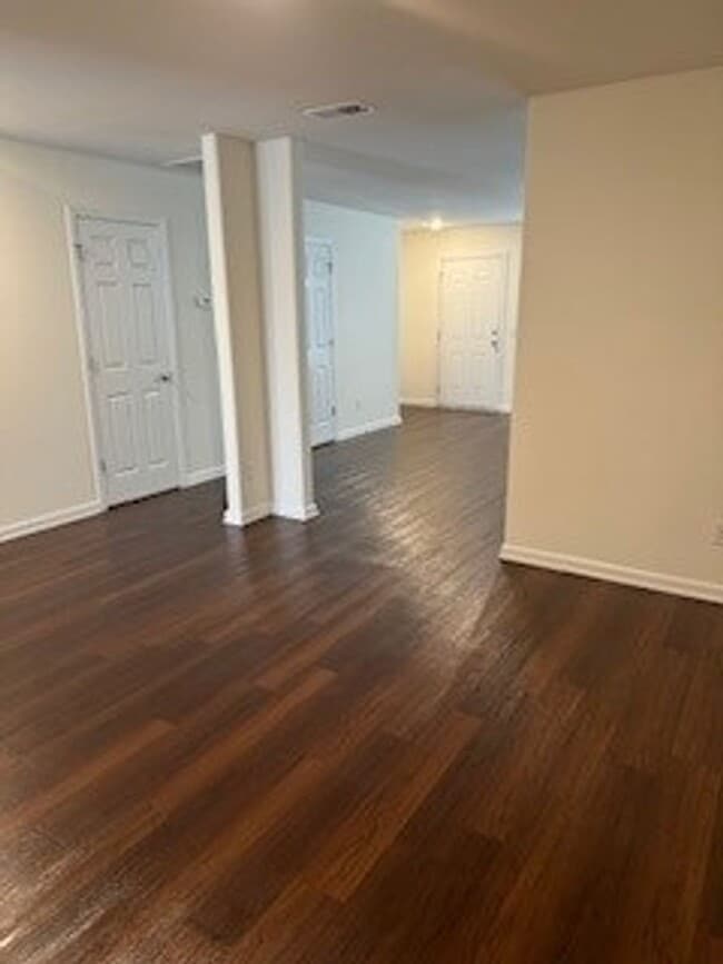 Building Photo - 6 Bearing Cir