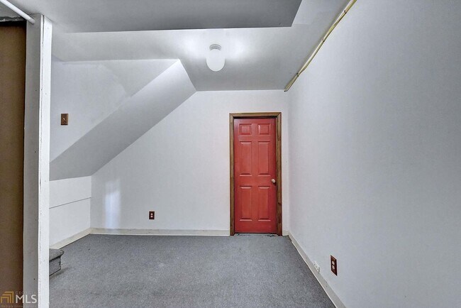 Building Photo - 4068 Buckingham Pl