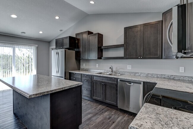 Building Photo - 600 W 9th St