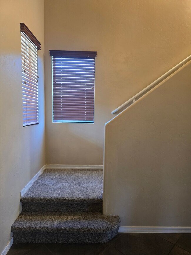 Building Photo - FREE RENT FOR OCTOBER AND $100 VISA GIFT C...