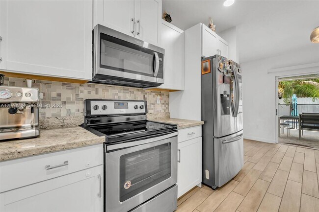 Building Photo - 537 NE 6th Ct