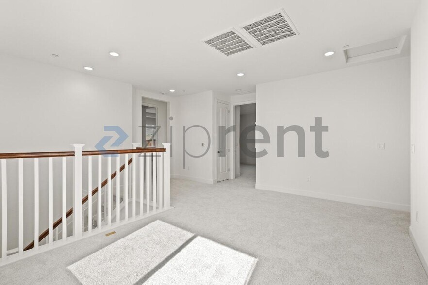Building Photo - Unit