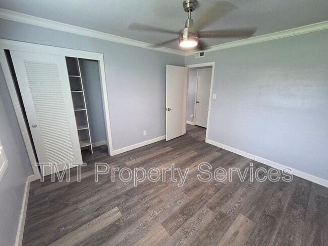 Building Photo - 9 W Robinhood Dr
