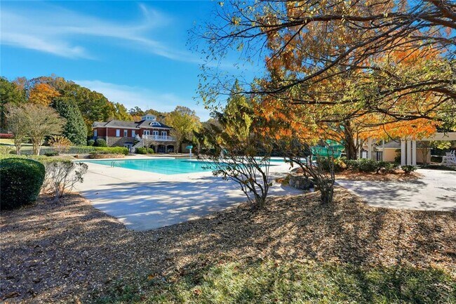 Building Photo - 405 Chadwick Cmns