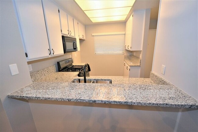 Building Photo - 703 Arneill Rd