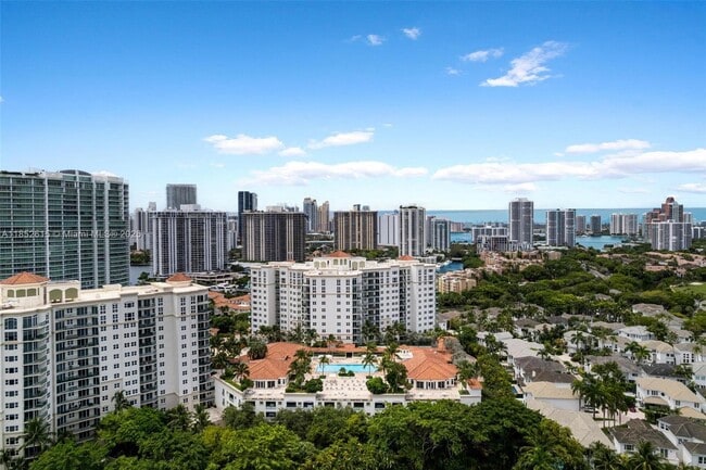 Building Photo - 20000 E Country Club Dr