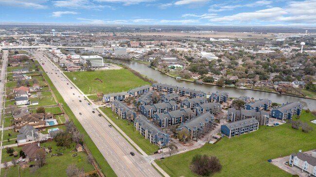 Building Photo - 18519 Egret Bay Blvd